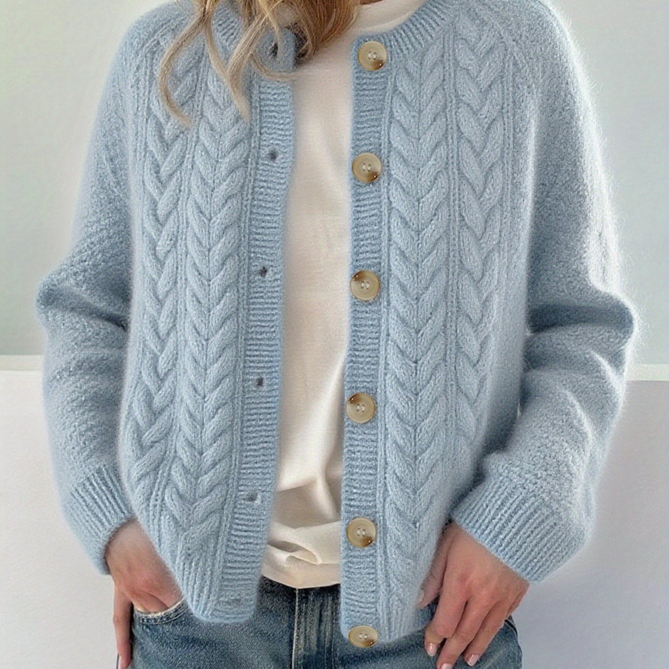 Cyntia | Knitted cable cardigan