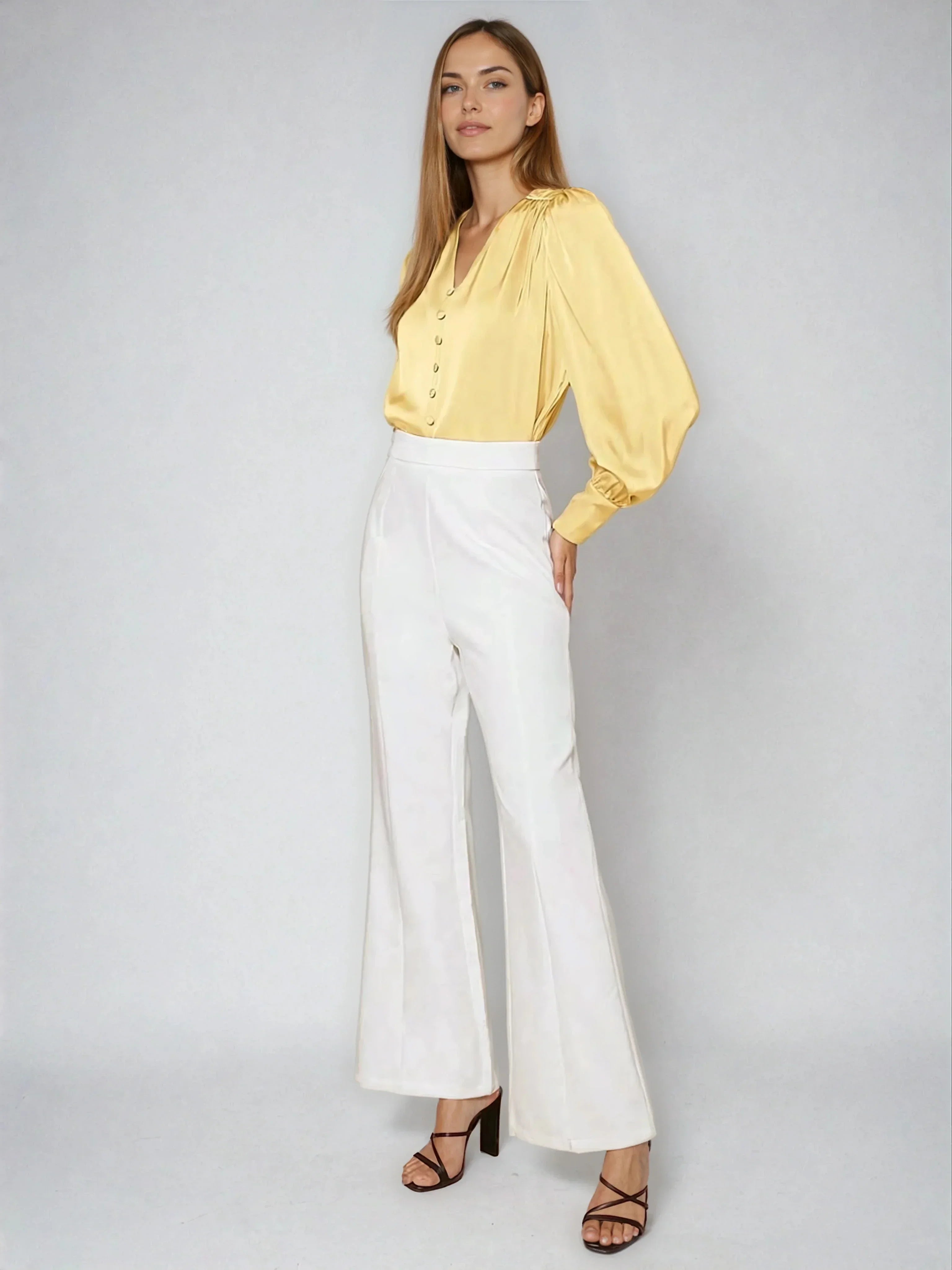 Thalia | Blouse with V-neck and puff sleeves