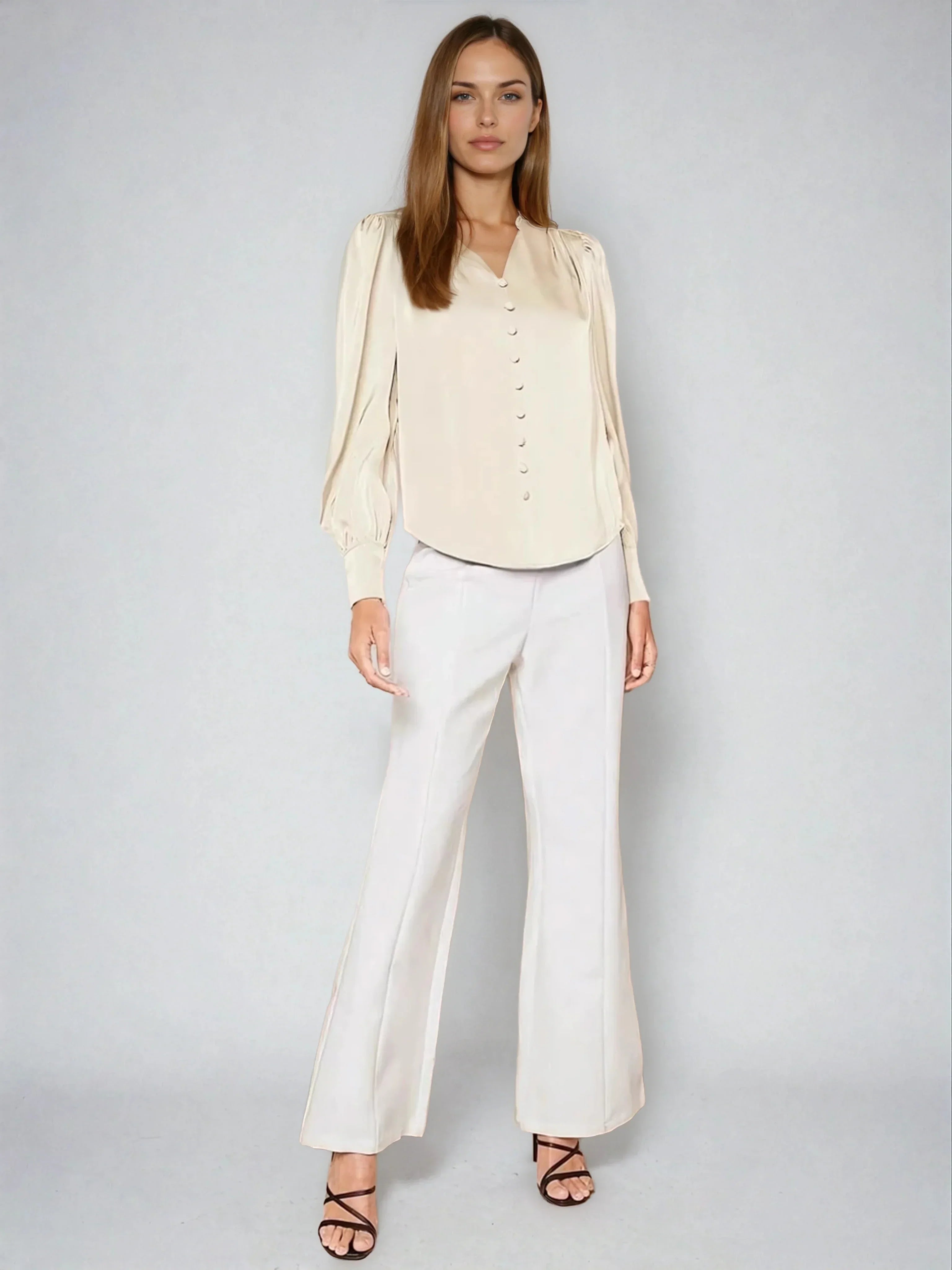 Thalia | Blouse with V-neck and puff sleeves