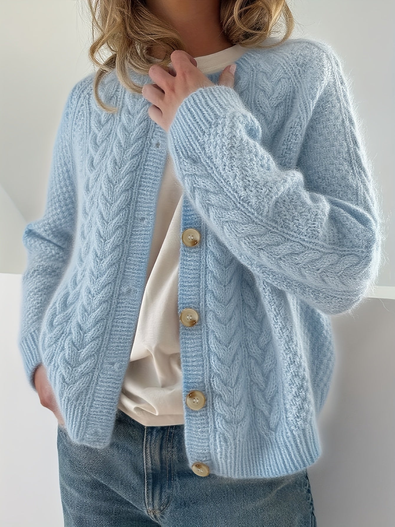 Cyntia | Knitted cable cardigan
