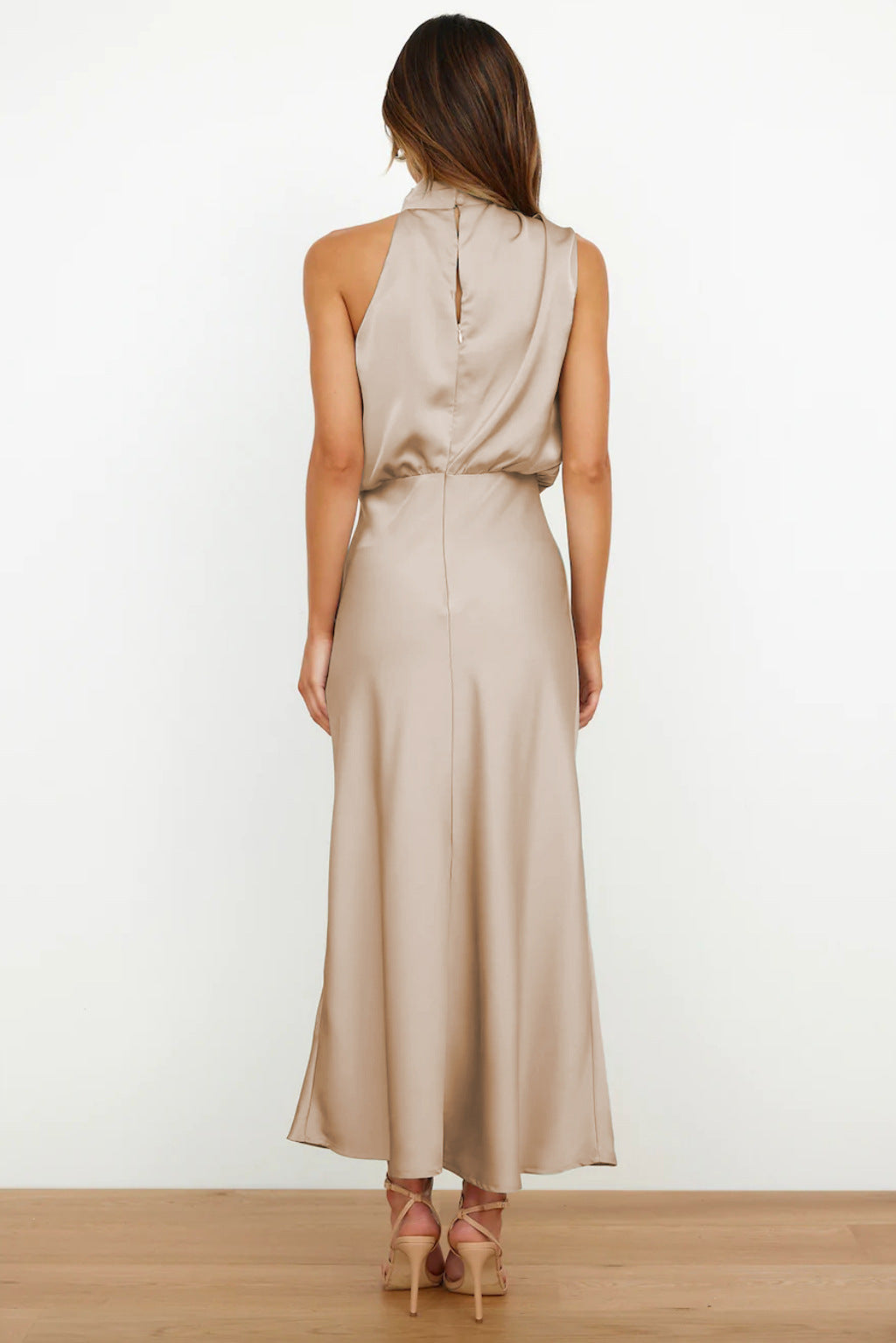 Mayra | Dress with halterneck