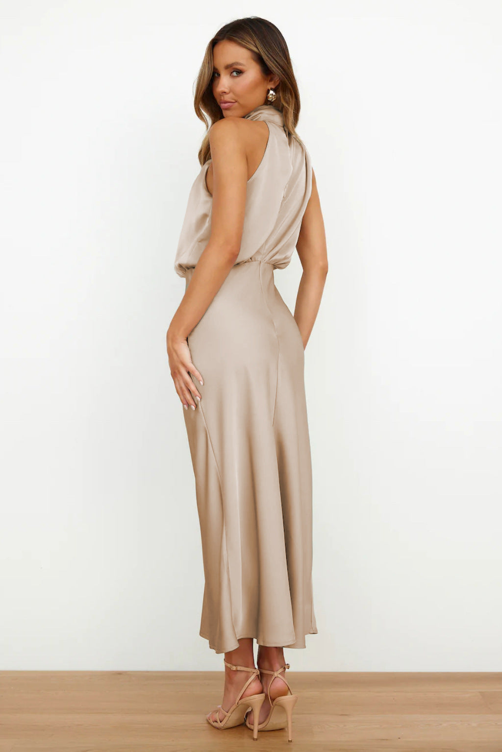 Mayra | Dress with halterneck