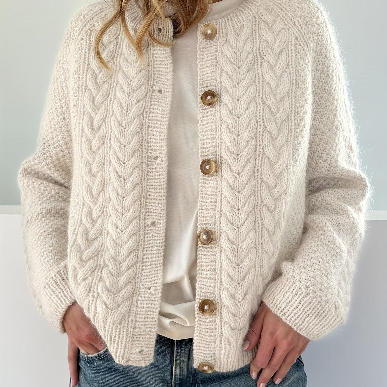 Cyntia | Knitted cable cardigan