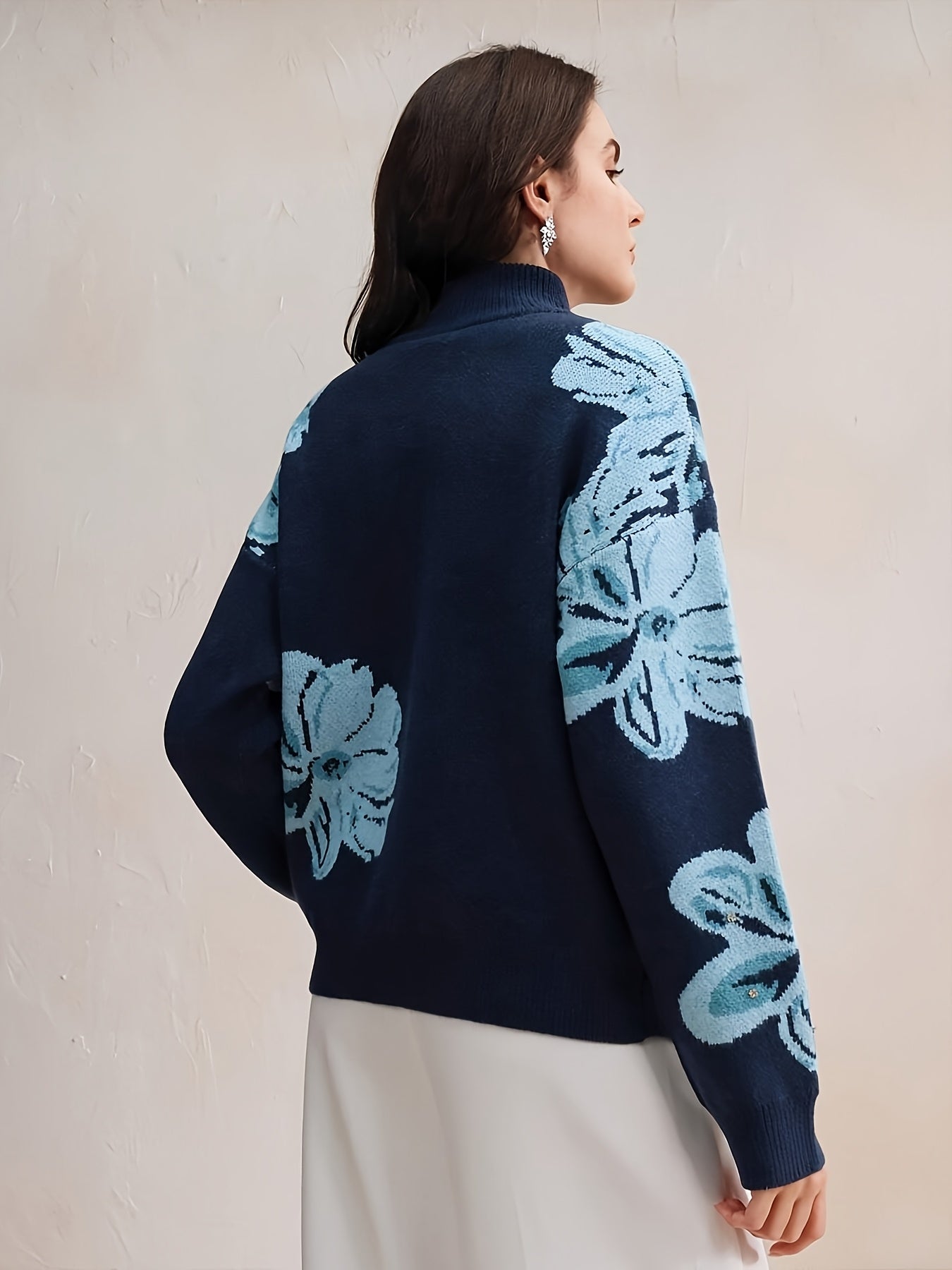 Aveline | Navy jumper with floral pattern