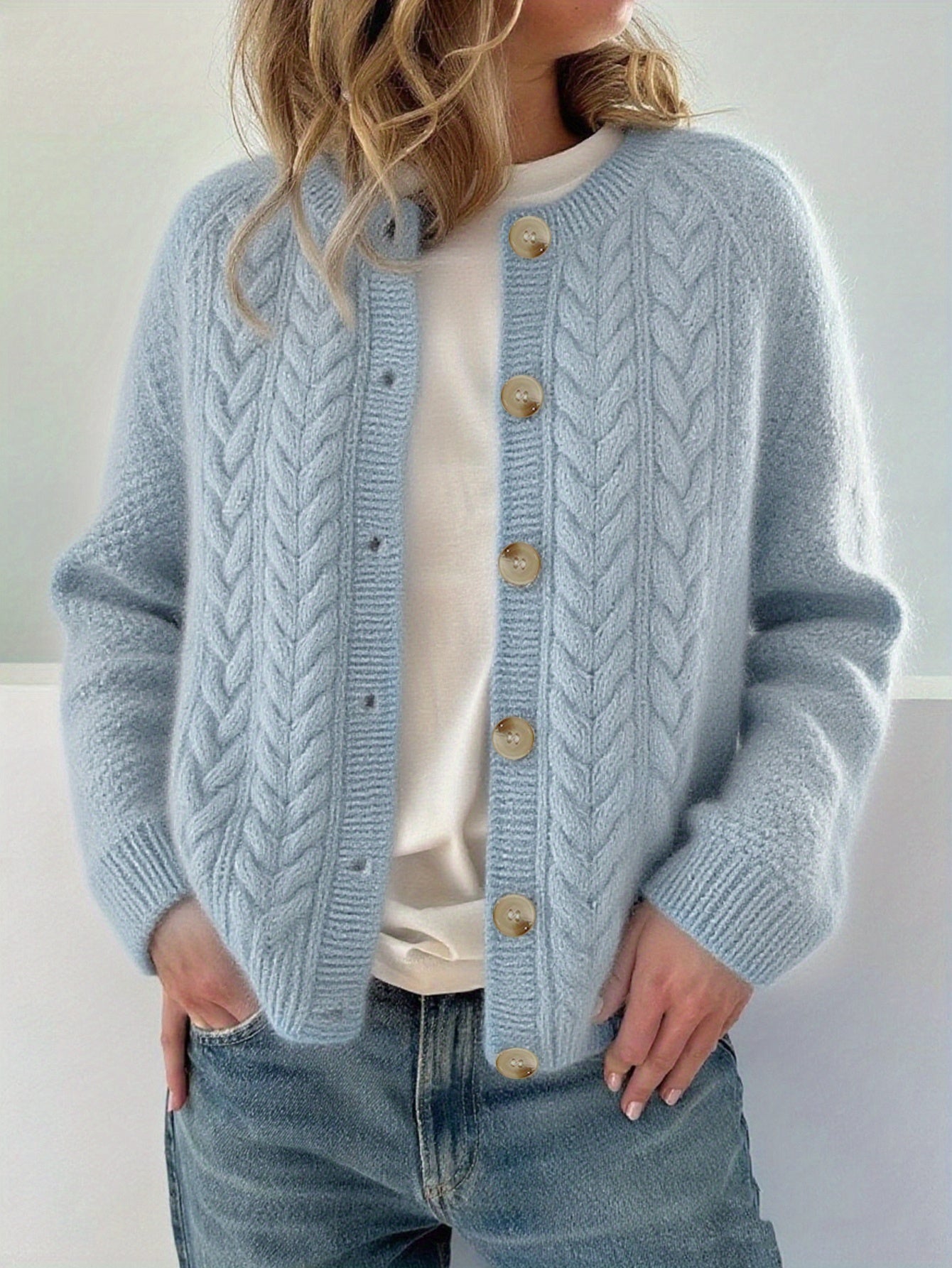 Cyntia | Knitted cable cardigan