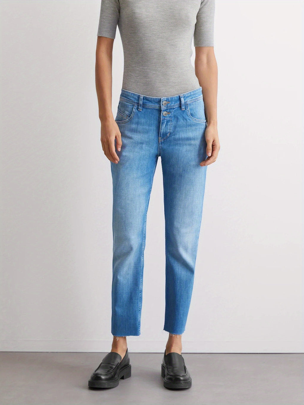 Blue low-rise stretch jeans