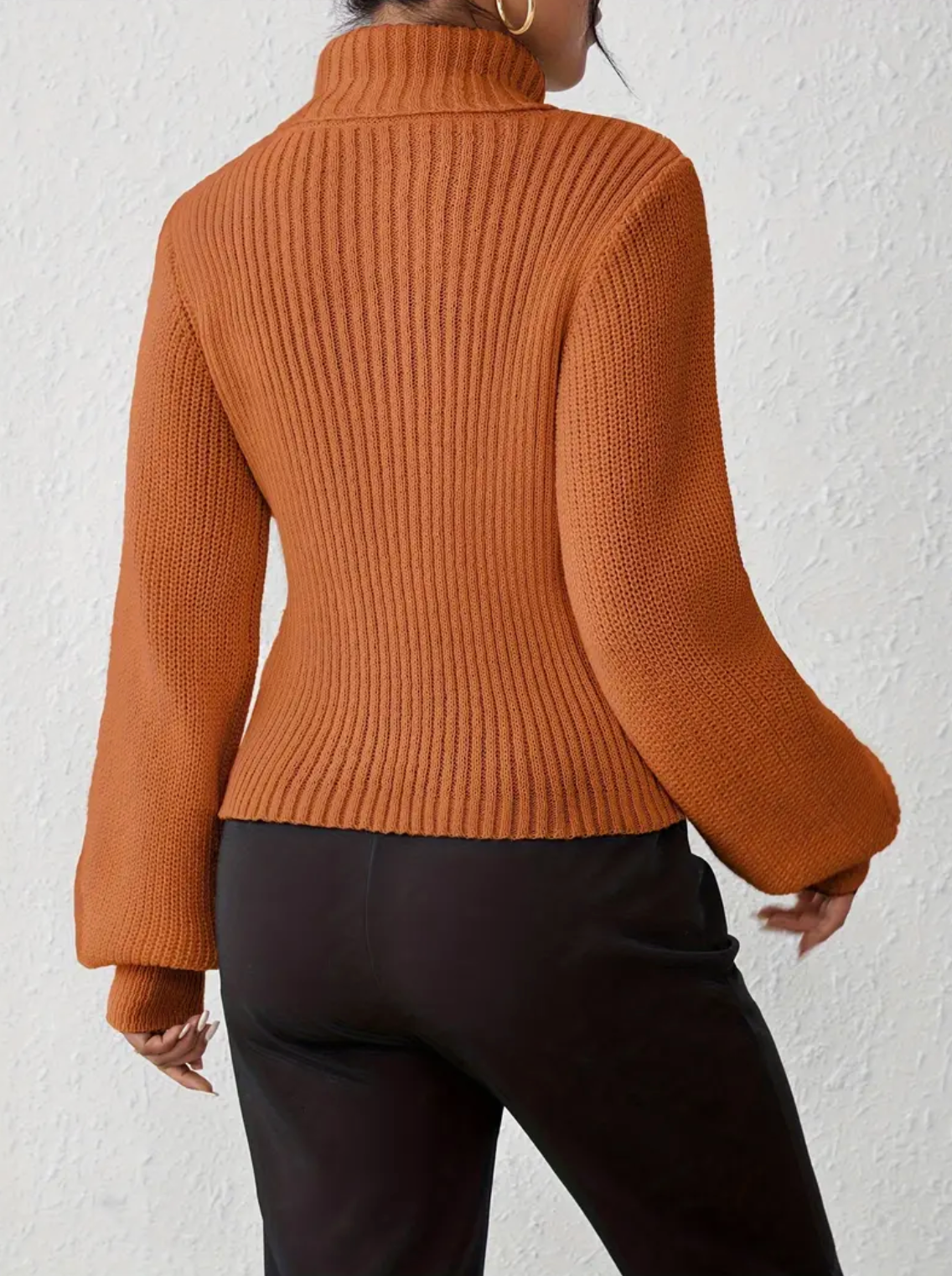 Hilary | high neck sweater with cut-out