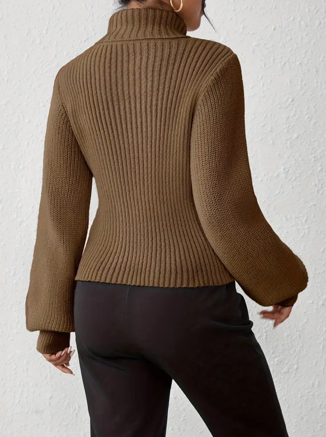 Hilary | high neck sweater with cut-out