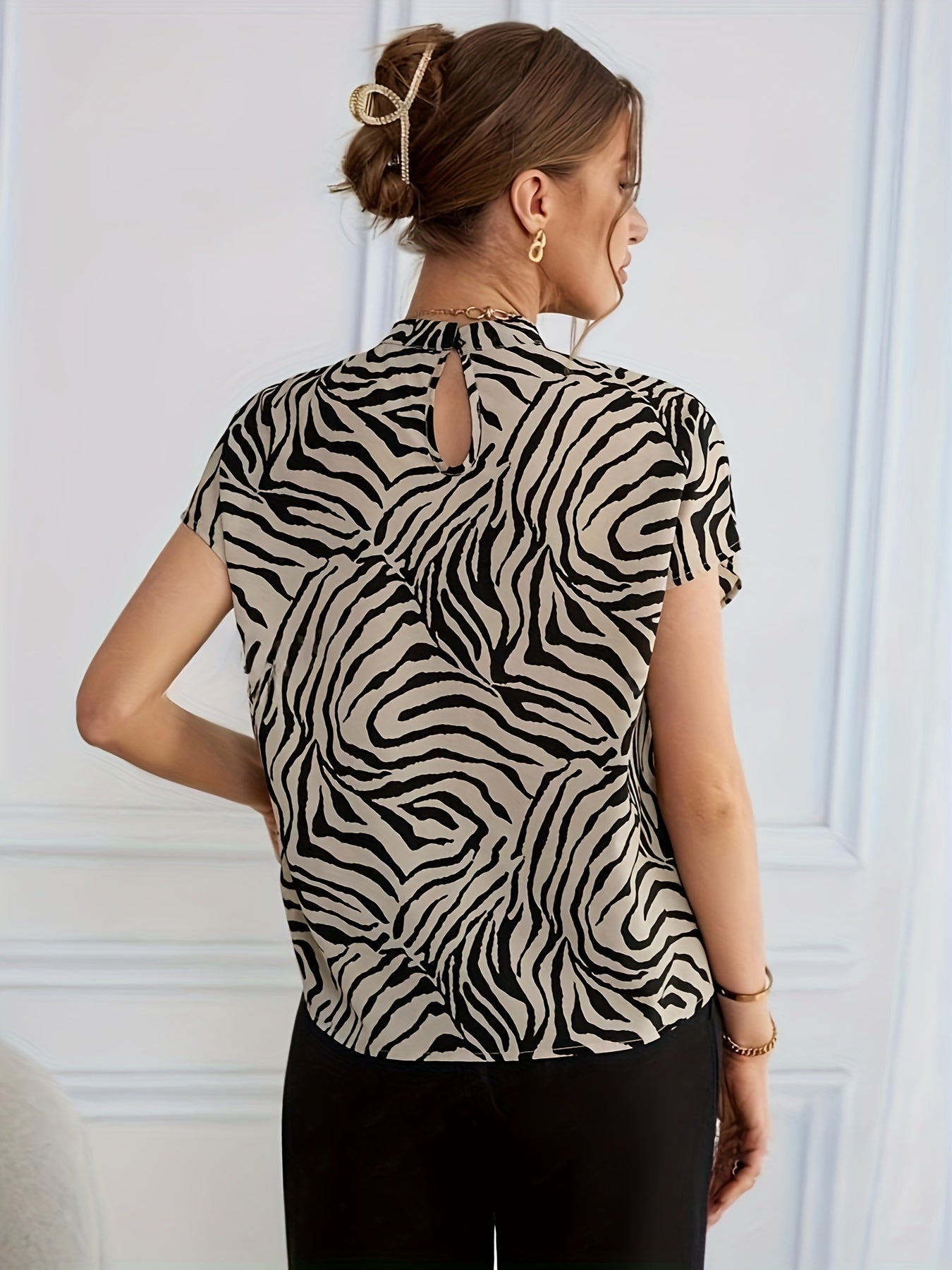 Letita | Zebra print blouse with V-neck