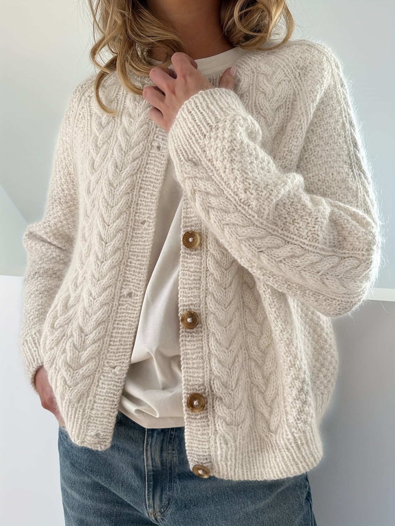 Cyntia | Knitted cable cardigan