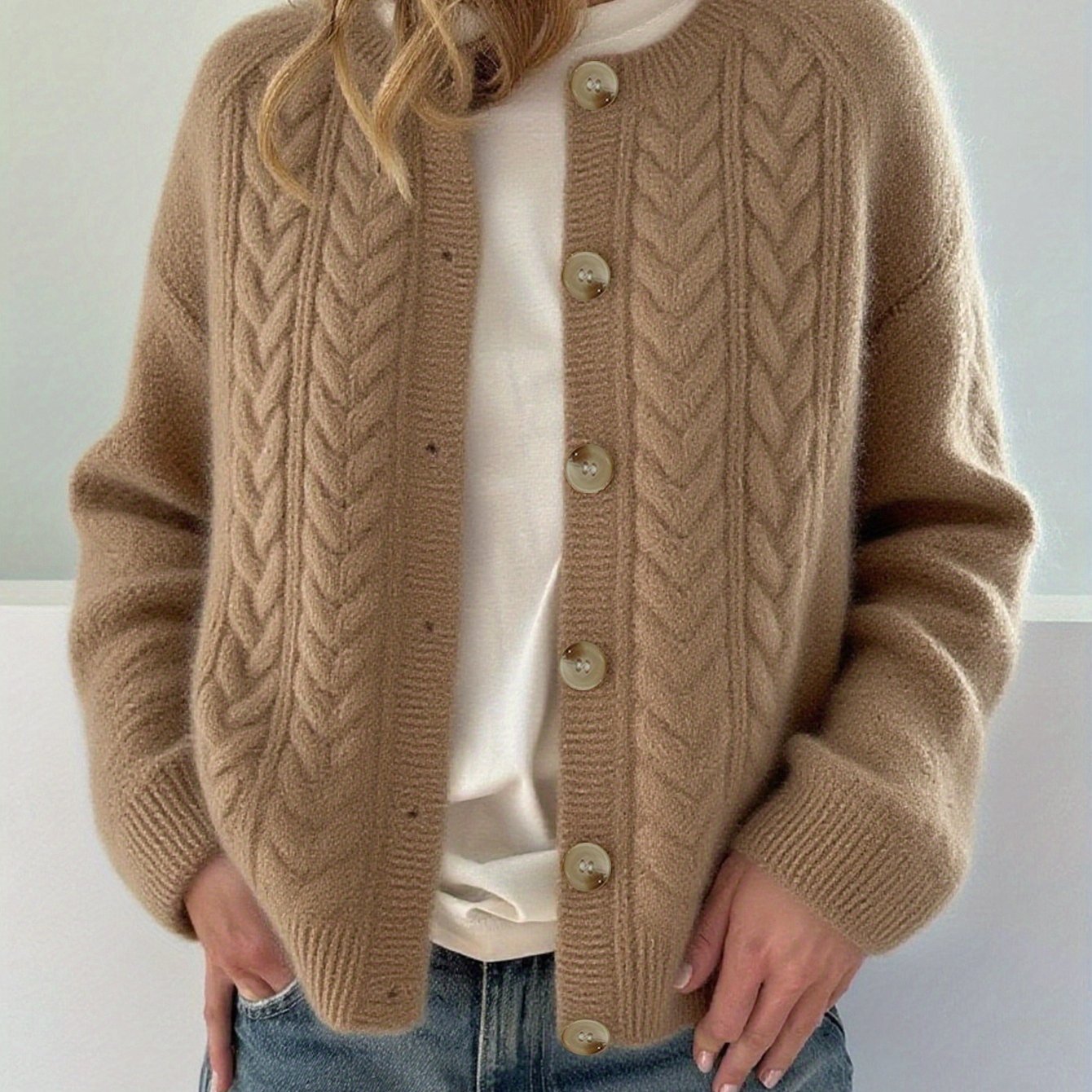 Cyntia | Knitted cable cardigan