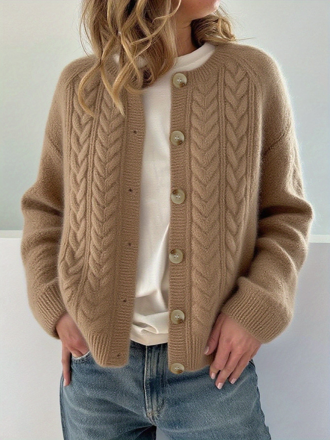 Cyntia | Knitted cable cardigan