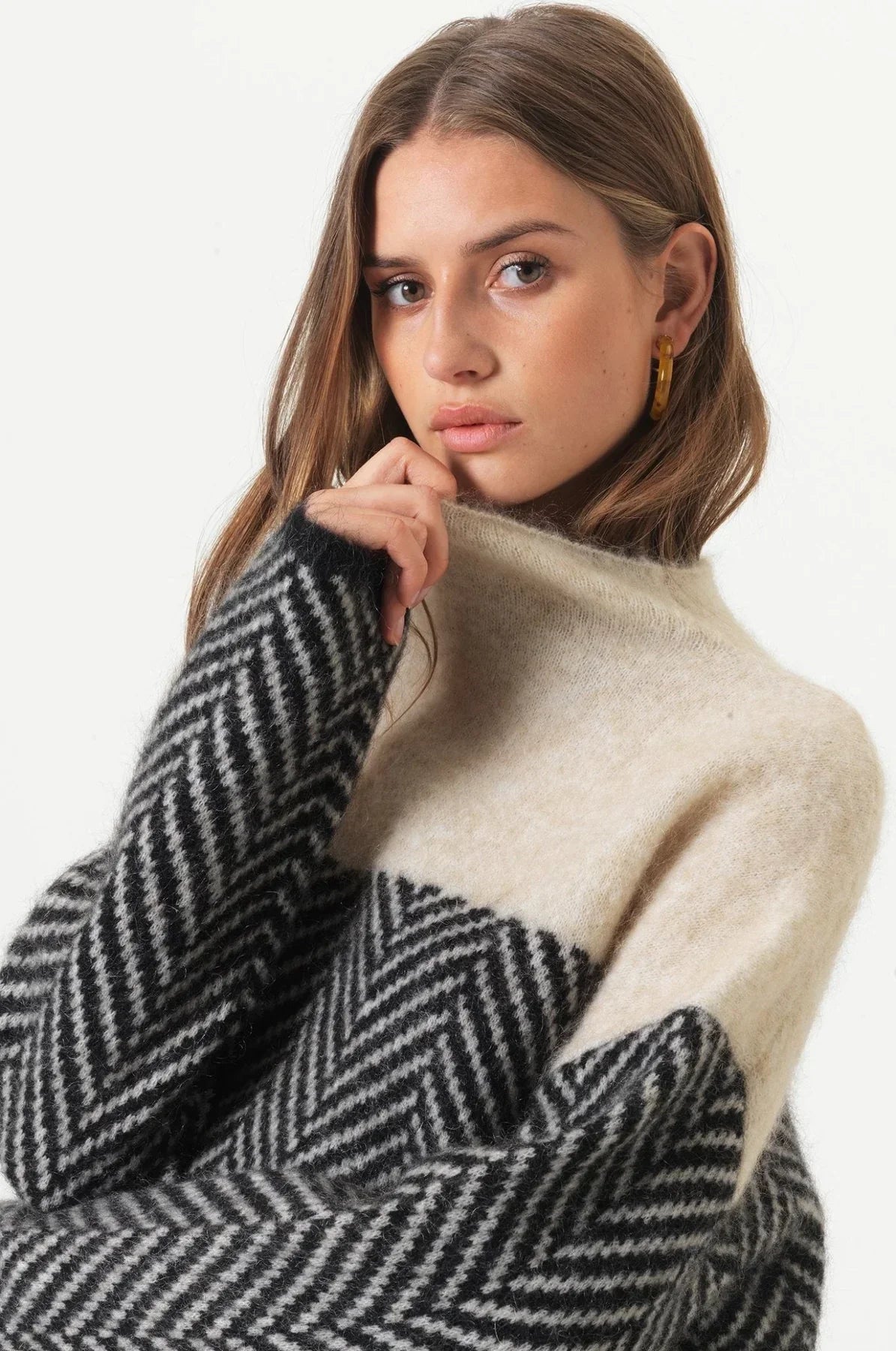 Jonell | knitted jumper with herringbone pattern